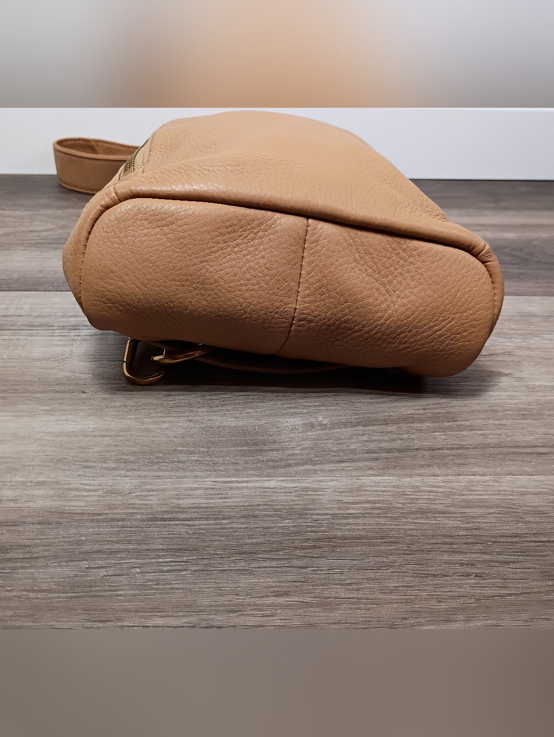 Hobo Unisex Classic Casual Fern Sandstone Pebbled Leather Sling Crossbody Bag — image 3 of 6